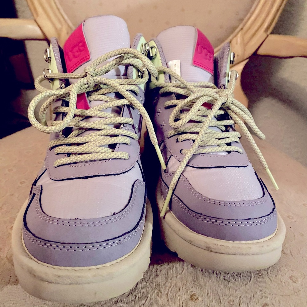 UGG - Highland Hi lavender
Size 6.5